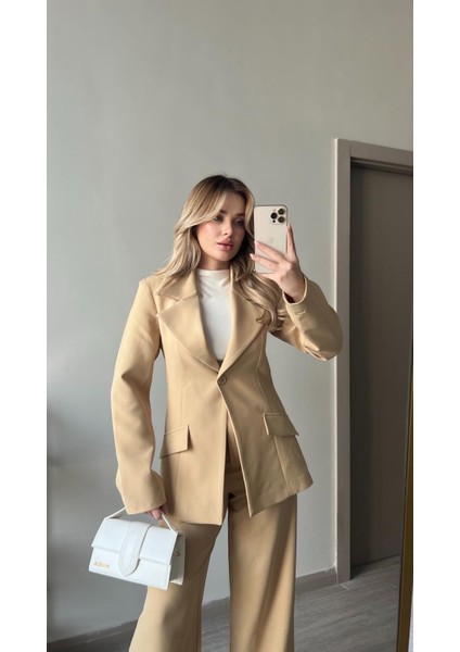 Beli Daralan Orta Boy Astarlı Vatkalı Tasarım Cep Detay Premium Blazer Ceket Yüksek Bel Palazzo Pantolon Ikili Şık Muadil Takım