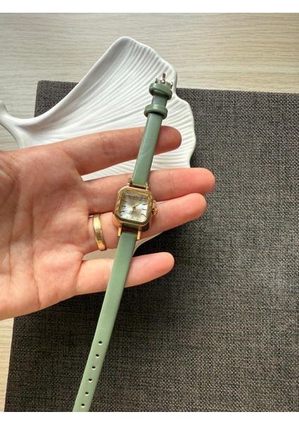 Retro Minimal Deri Kordon Vintage Kadın Kol Saati