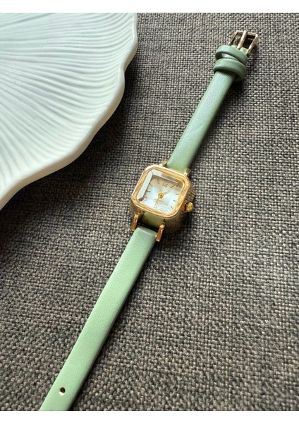 Retro Minimal Deri Kordon Vintage Kadın Kol Saati modelleri