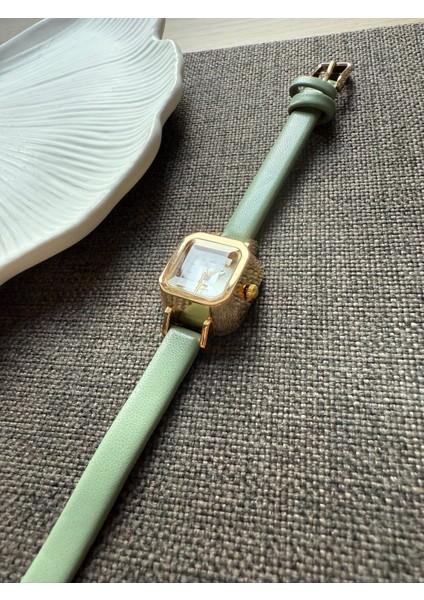 Retro Minimal Deri Kordon Vintage Kadın Kol Saati fırsatları
