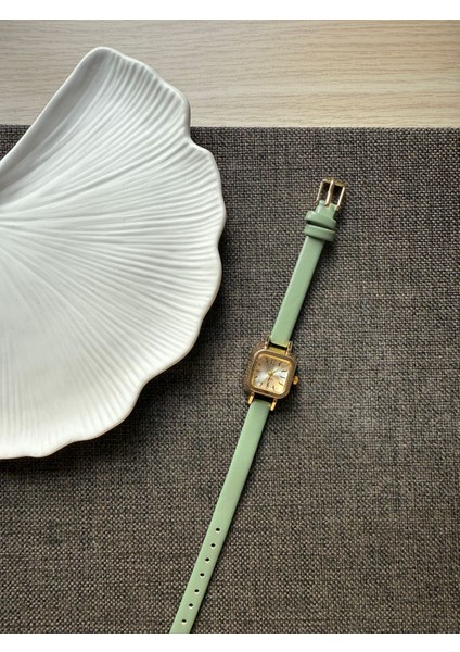 Retro Minimal Deri Kordon Vintage Kadın Kol Saati