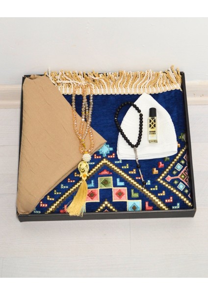 Çeyizlik Hediyelik Seccade Set– Kilim Desenli Astarlı Kadife Seccade, Eşarp, Kristal Tesbih, Erkek Tesbihi, Takke ve Esans Özel Kutulu