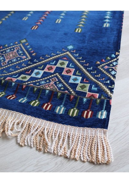 Çeyizlik Hediyelik Seccade Set– Kilim Desenli Astarlı Kadife Seccade, Eşarp, Kristal Tesbih, Erkek Tesbihi, Takke ve Esans Özel Kutulu indirimleri