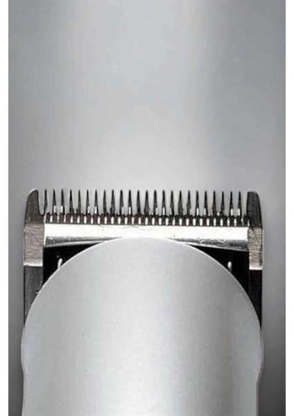 Erkeklere Özel Şarjlı Saç ve Sakal Kesme Tıraş Makinesi Seti - CHT8307-3022