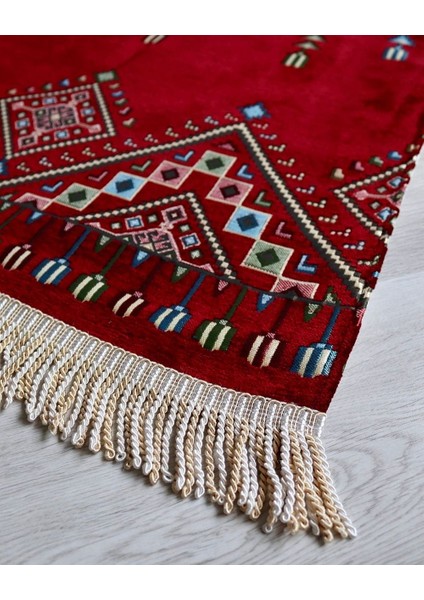 Çeyizlik Hediyelik Seccade Set– Kilim Desenli Astarlı Kadife Seccade, Eşarp, Kristal Tesbih, Erkek Tesbihi, Takke ve Esans Özel Kutulu indirimleri