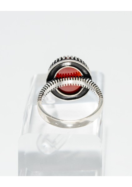 Kırmızı Akik Taşlı 925 Ayar Gümüş Erkek Yüzük – Dikkat Çeken Klasik Görünüm