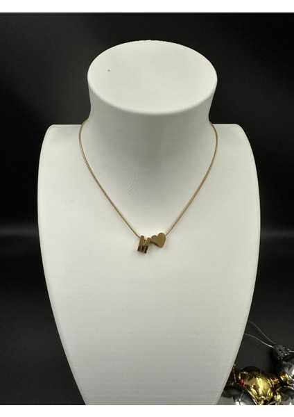 Altın Renk M Harfi ve Kalp Detaylı Çelik Kolye