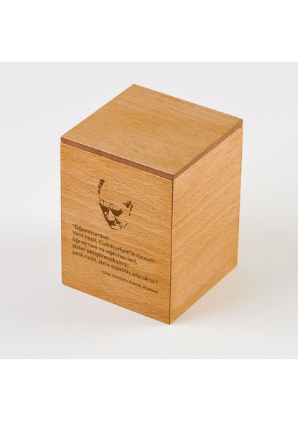 Öğretmenlere Özel Atatürk Alıntılı Ahşap Masaüstü