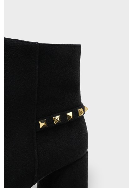 Elwira Kadın Bot modelleri