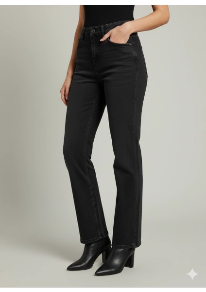 Siyah Yüksek Bel Düz Kesim Kot Pantolon Kadın modelleri