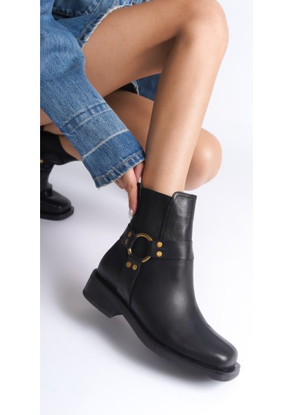 Hakiki Deri Yandan Lastikli Toka Detaylı Kadın Bot fiyatları