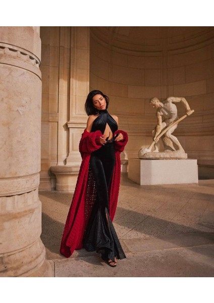 Kadın Siyah Sırt ve Ön Dekolteli Kadife Abiye Tulum fırsatları