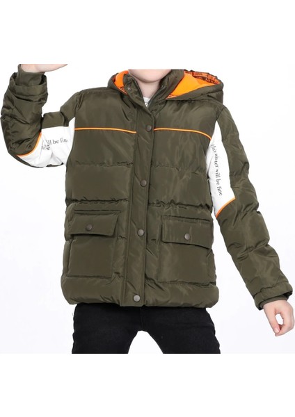 Erkek Çocuk Kolları Renk Bloklu Yazı Desenli Şerit Detaylı Fermuar Çıtçıt Kapamalı Haki Renk Mont