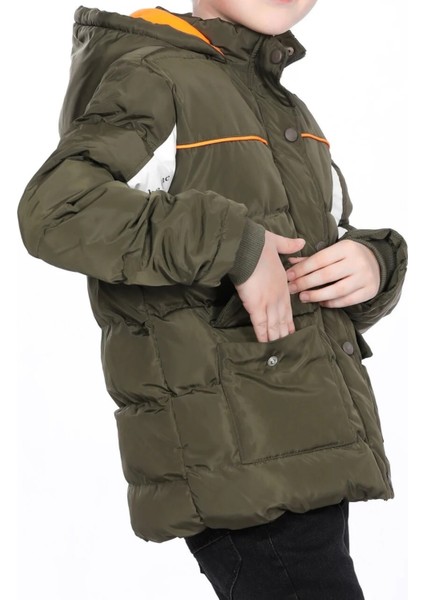 Erkek Çocuk Kolları Renk Bloklu Yazı Desenli Şerit Detaylı Fermuar Çıtçıt Kapamalı Haki Renk Mont modelleri