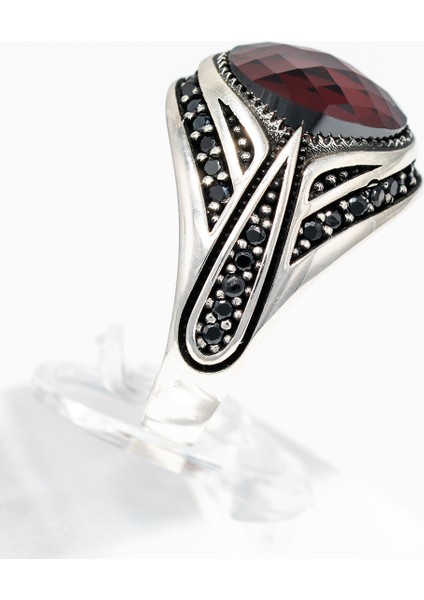 Zincir Detaylı Kırmızı Taşlı 925 Ayar Gümüş Erkek Yüzük – Güçlü ve Modern Tasarım modelleri