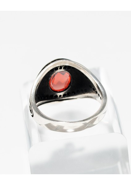Zincir Detaylı Kırmızı Taşlı 925 Ayar Gümüş Erkek Yüzük – Güçlü ve Modern Tasarım