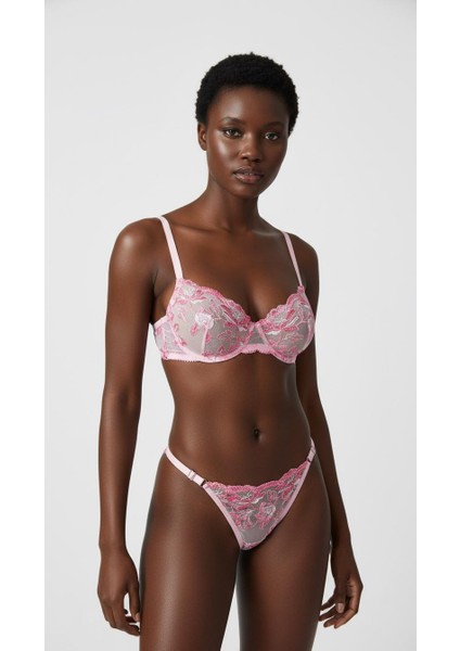 Kadın Pembe Dantel Detaylı Iç Çamaşır Takımı