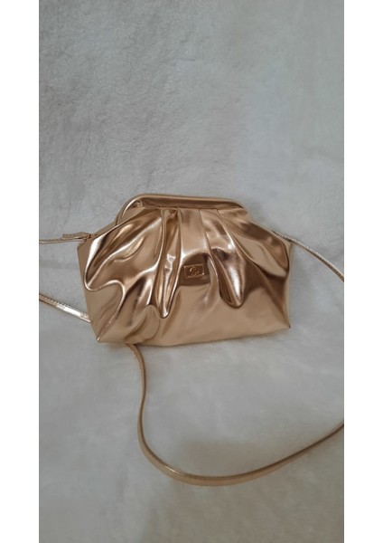 Büzgülü Çapraz Askılı Kadın Parlak Günlük ve Abiye El ve Omuz Çantası