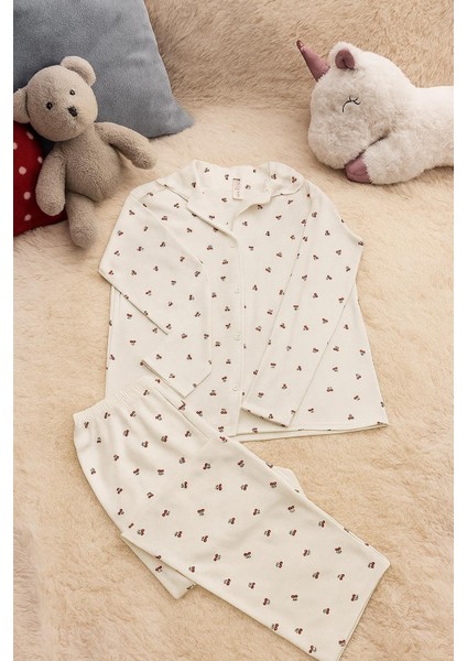 Kadın Kiraz Desenli %100 Pamuk Milan Kumaş Şardonlu Gömlek Yaka Uzun Kollu Pijama Takımı fiyatları