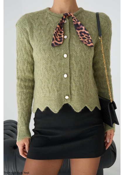 Fularlı Düz Hırka