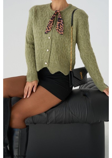 Fularlı Düz Hırka fiyatları