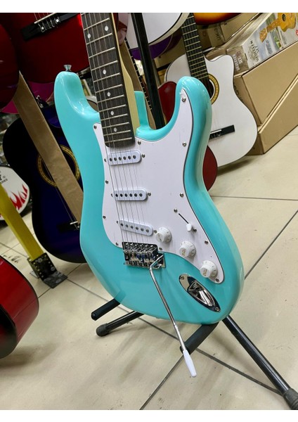 3 Sıngle Yeşil Renk Elektro Gitar Kılıf Pena Dahil Kod 5408 modelleri