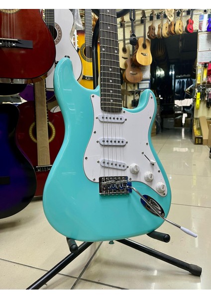 3 Sıngle Yeşil Renk Elektro Gitar Kılıf Pena Dahil Kod 5408 indirimleri