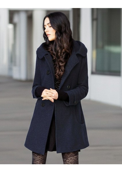 Yaka Detaylı Büyük Düğmeli Kaşe Kaban