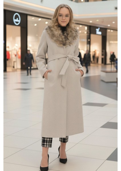 Yakası Kürklü Kaşe Kadın Kaban fiyatları