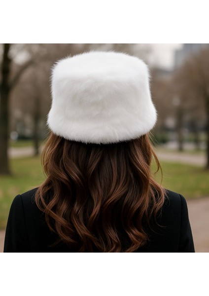 Kadın Tüylü Peluş Kışlık Şapka – Soğuk Havalar Için Trend ve Sıcak Tasarım