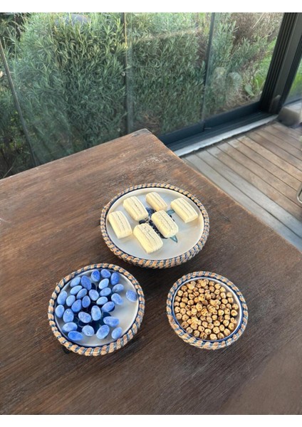 Mavi Çiçek Desenli Hasır Görünümlü Sunum Seti – 3 Parça El Yapımı Sofra Takımı fiyatları