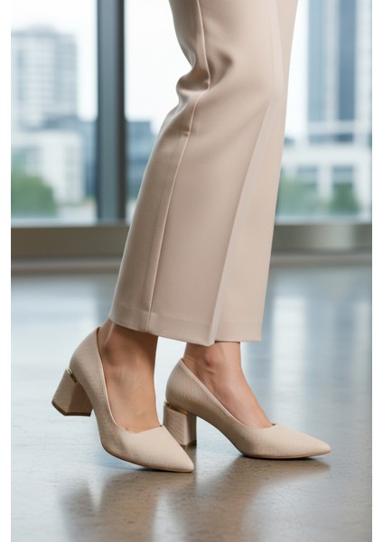 Bej Hafif Kadın Topuklu Ayakkabı 619004 Z