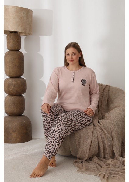 Kadın Kışlık Büyük Beden Curve Nakışlı Desenli Yakası Düğmeli Uzun Kollu Pijama Takımı fırsatları