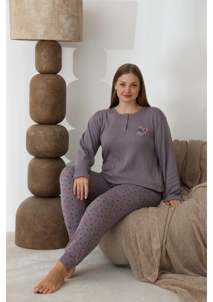 Kadın Kışlık Büyük Beden Curve Nakışlı Desenli Yakası Düğmeli Uzun Kollu Pijama Takımı fırsatları