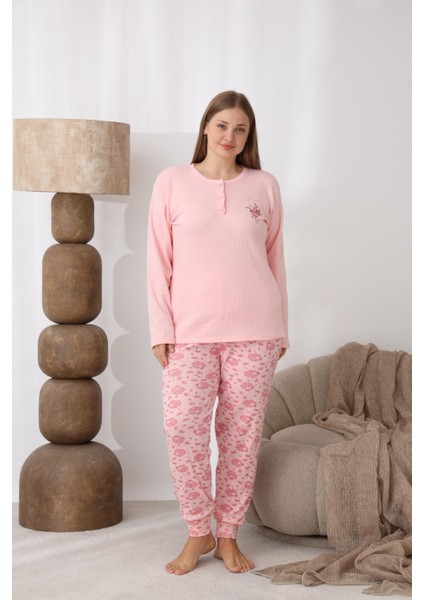 Kadın Kışlık Büyük Beden Curve Nakışlı Desenli Yakası Düğmeli Uzun Kollu Pijama Takımı