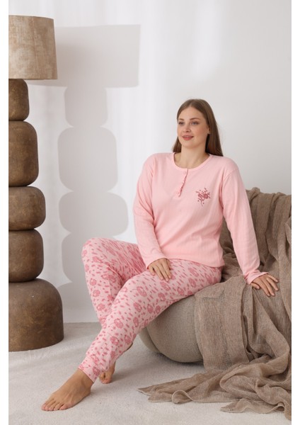Kadın Kışlık Büyük Beden Curve Nakışlı Desenli Yakası Düğmeli Uzun Kollu Pijama Takımı fiyatları