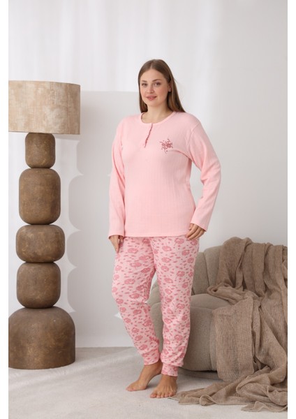 Kadın Kışlık Büyük Beden Curve Nakışlı Desenli Yakası Düğmeli Uzun Kollu Pijama Takımı modelleri