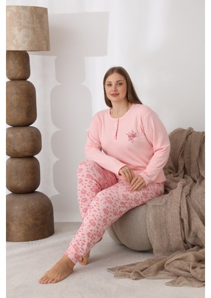 Kadın Kışlık Büyük Beden Curve Nakışlı Desenli Yakası Düğmeli Uzun Kollu Pijama Takımı fırsatları