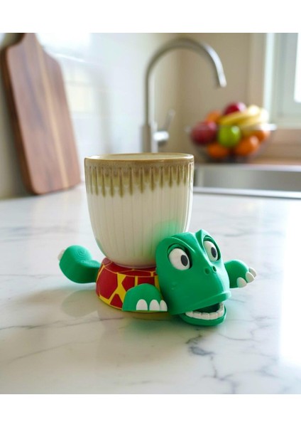 Fanatik Kaplumbağa Bardak Altlığı – Hareketli ve Eğlenceli Kupa Altlığı (Kırmızı - Sarı Çizgili)