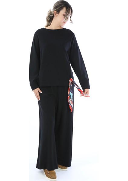 Eşarp Detaylı Triko Takım