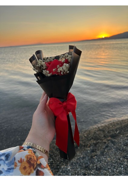Tekli Solmayan Kırmızı Gül Buketi fırsatları