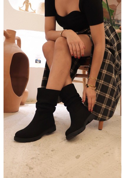 Chelby Siyah Süet Dikişli Taban Körüklü Günlük Kadın Botu