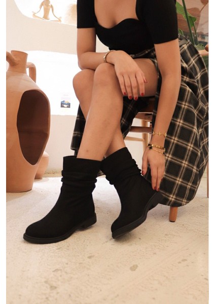 Chelby Siyah Süet Dikişli Taban Körüklü Günlük Kadın Botu fırsatları