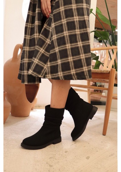 Chelby Siyah Süet Dikişli Taban Körüklü Günlük Kadın Botu indirimleri