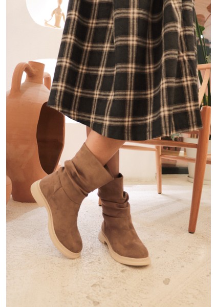 Chelby Vizon Süet Dikişli Taban Körüklü Günlük Kadın Botu fırsatları