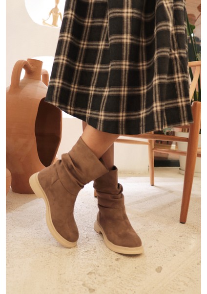 Chelby Vizon Süet Dikişli Taban Körüklü Günlük Kadın Botu