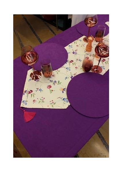 Çiçek Desenli Beyaz Zemin Arka Plan Baskılı Runner Servis 40X150 cm modelleri