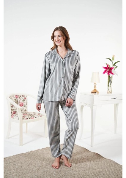 Kadın Gri Kışlık Önden Düğmeli Çizgili Kadife Pijama Takımı - 25360R fiyatları