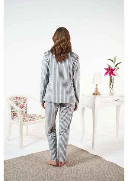 Kadın Gri Kışlık Önden Düğmeli Çizgili Kadife Pijama Takımı - 25360R fırsatları