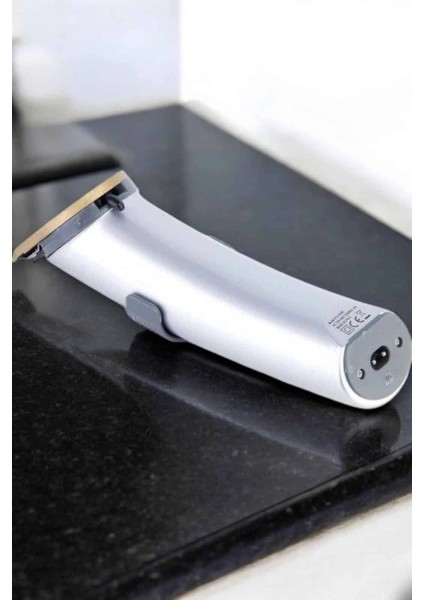 4 Taraklı Taşınabilir Profesyonel Saç ve Sakal Kesme Tıraş Makinesi fırsatları